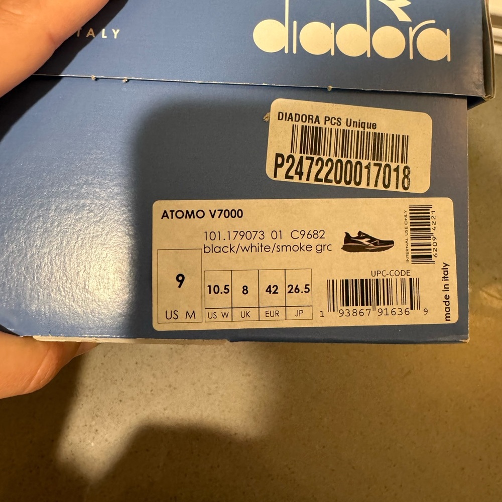 Diadora Atomo V7000 Sneakers - Black, White, and Gray